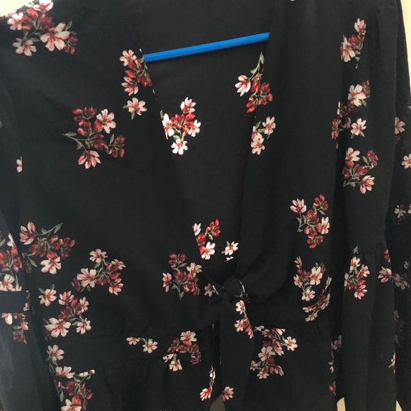 BB Dakota Bell Sleeve Blouse. Size Large. V neck. Tie front with two buttons. - Picture 4 of 4